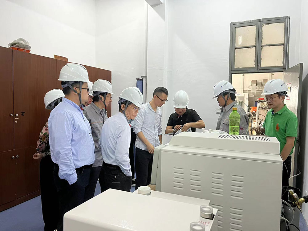上海科创投资集团领导一行参观公司实验室